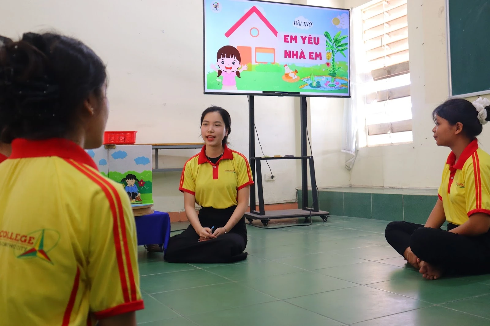 Sinh Viên Giáo Dục Mầm Non Tự Tin Bảo Vệ Đồ Án Tốt Nghiệp