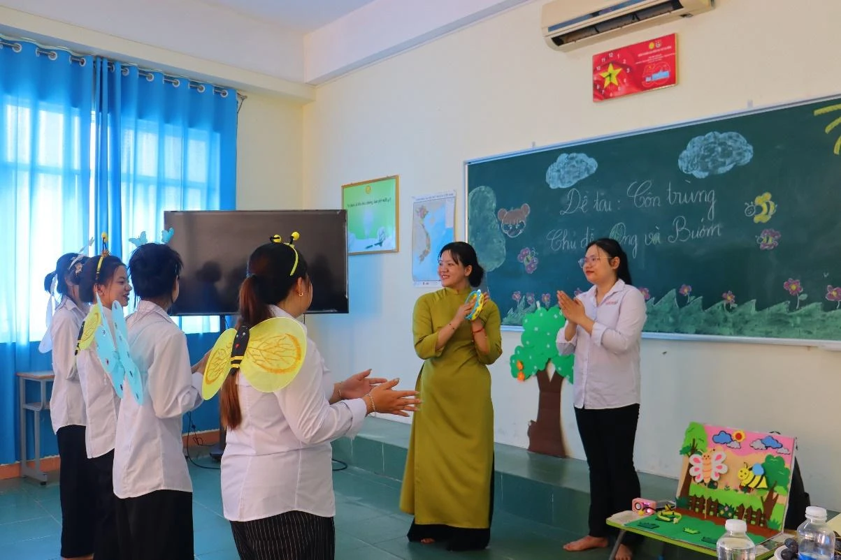 Sinh Viên Hệ Vừa Làm Vừa Học Ngành Sư Phạm Xuất Sắc Bảo Vệ Khóa Luận