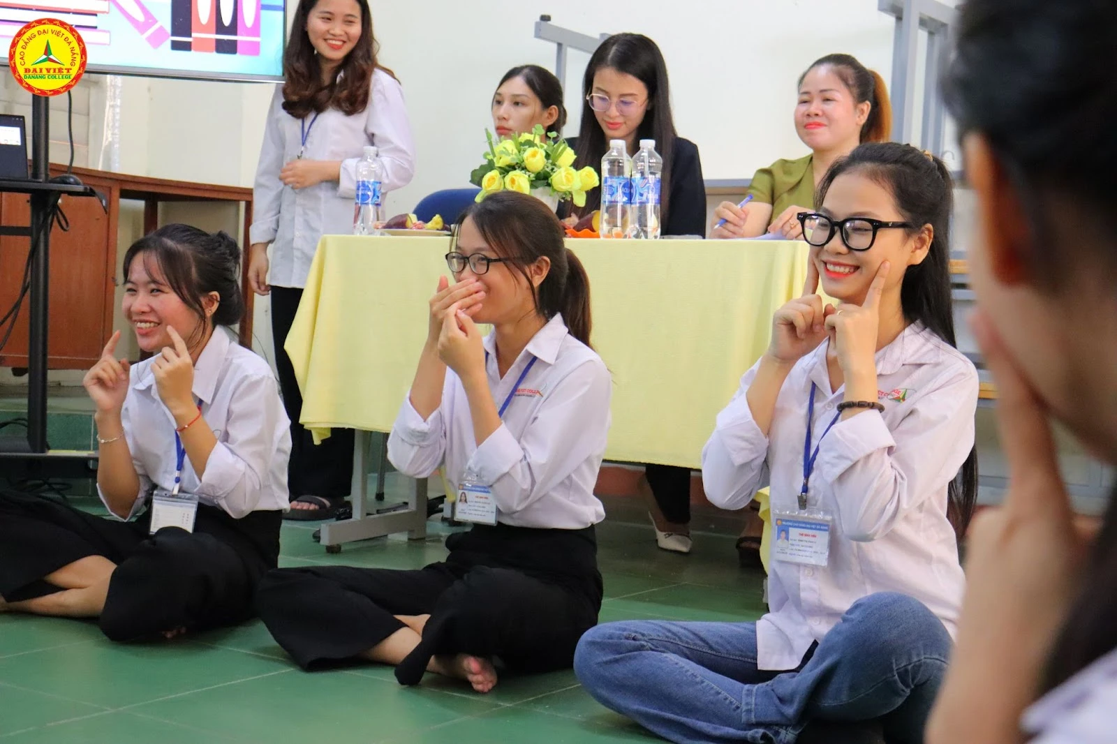 Sinh Viên K21 Ngành Giáo Dục Mầm Non Bảo Vệ Khóa Luận Tốt Nghiệp