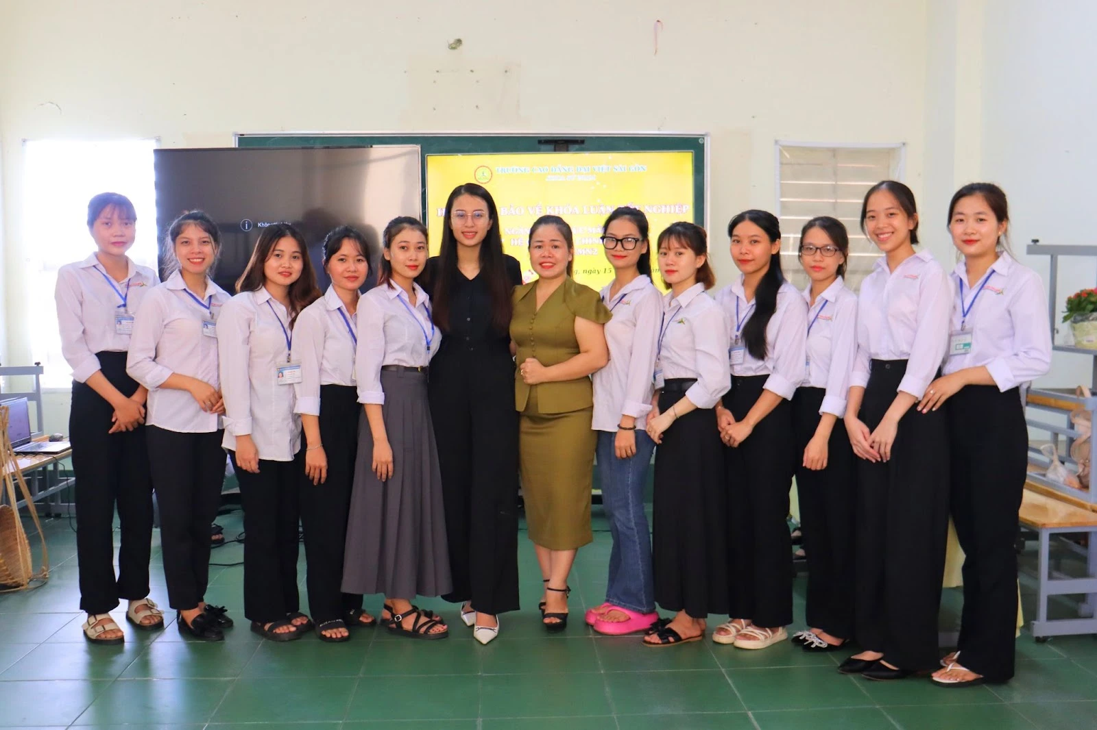 Sinh Viên K21 Ngành Giáo Dục Mầm Non Bảo Vệ Khóa Luận Tốt Nghiệp