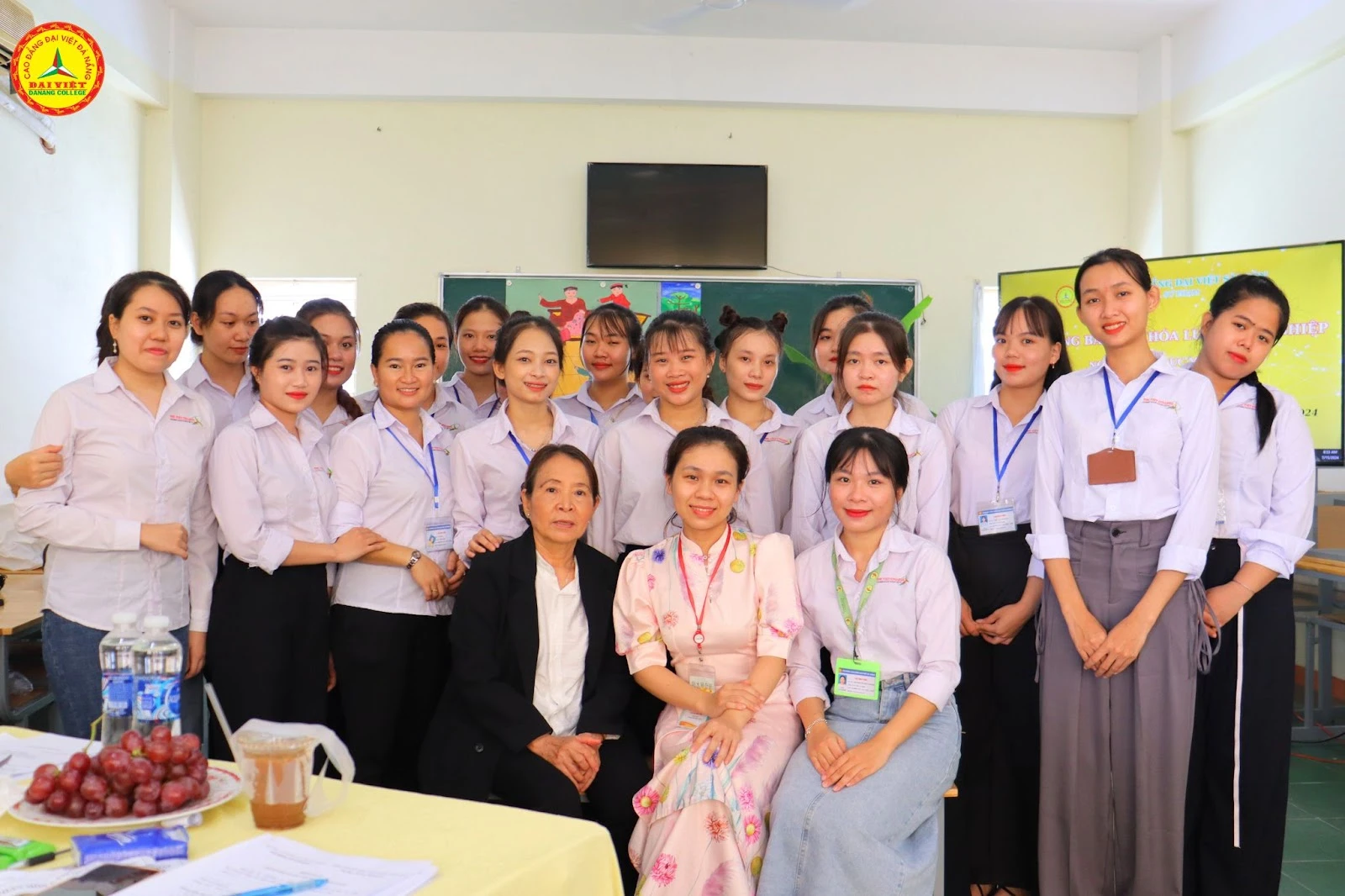 Sinh Viên K21 Ngành Giáo Dục Mầm Non Bảo Vệ Khóa Luận Tốt Nghiệp