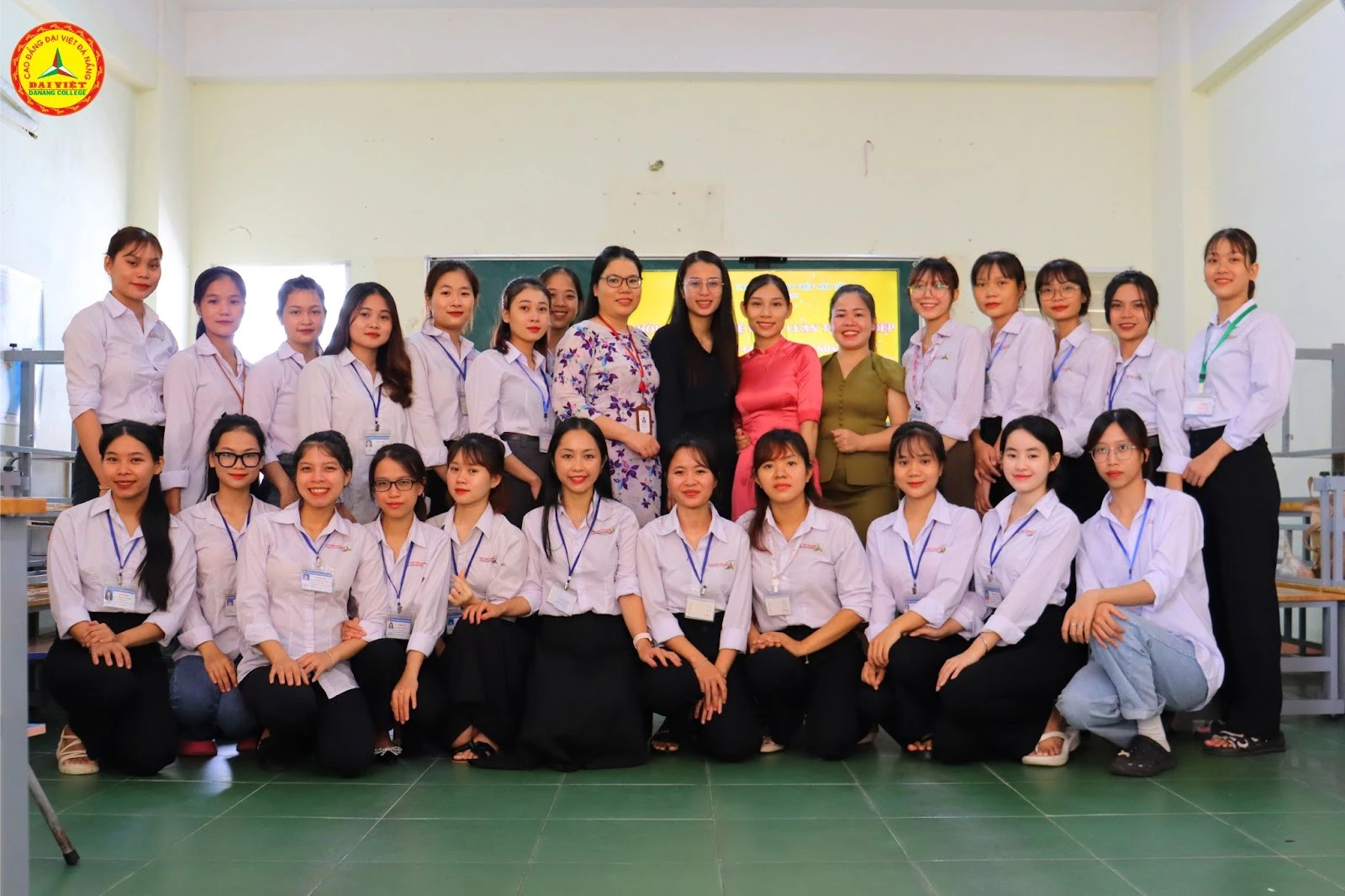 Sinh Viên K21 Ngành Giáo Dục Mầm Non Bảo Vệ Khóa Luận Tốt Nghiệp