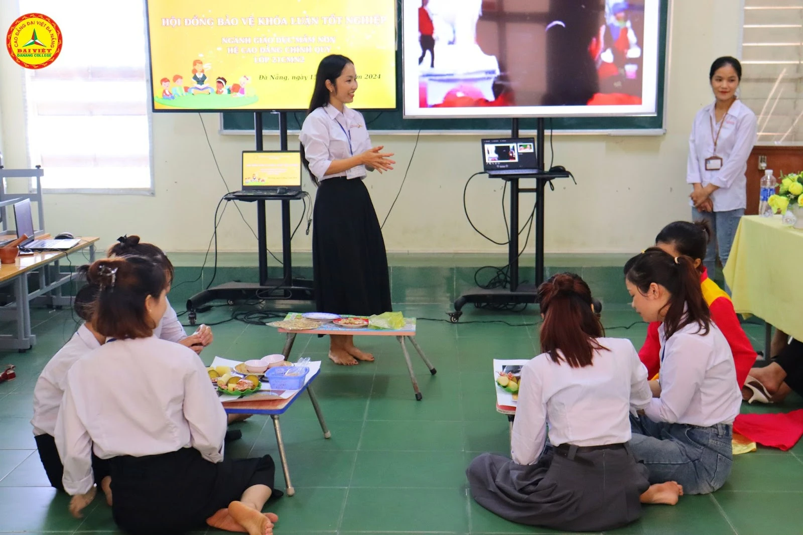 Sinh Viên K21 Ngành Giáo Dục Mầm Non Bảo Vệ Khóa Luận Tốt Nghiệp