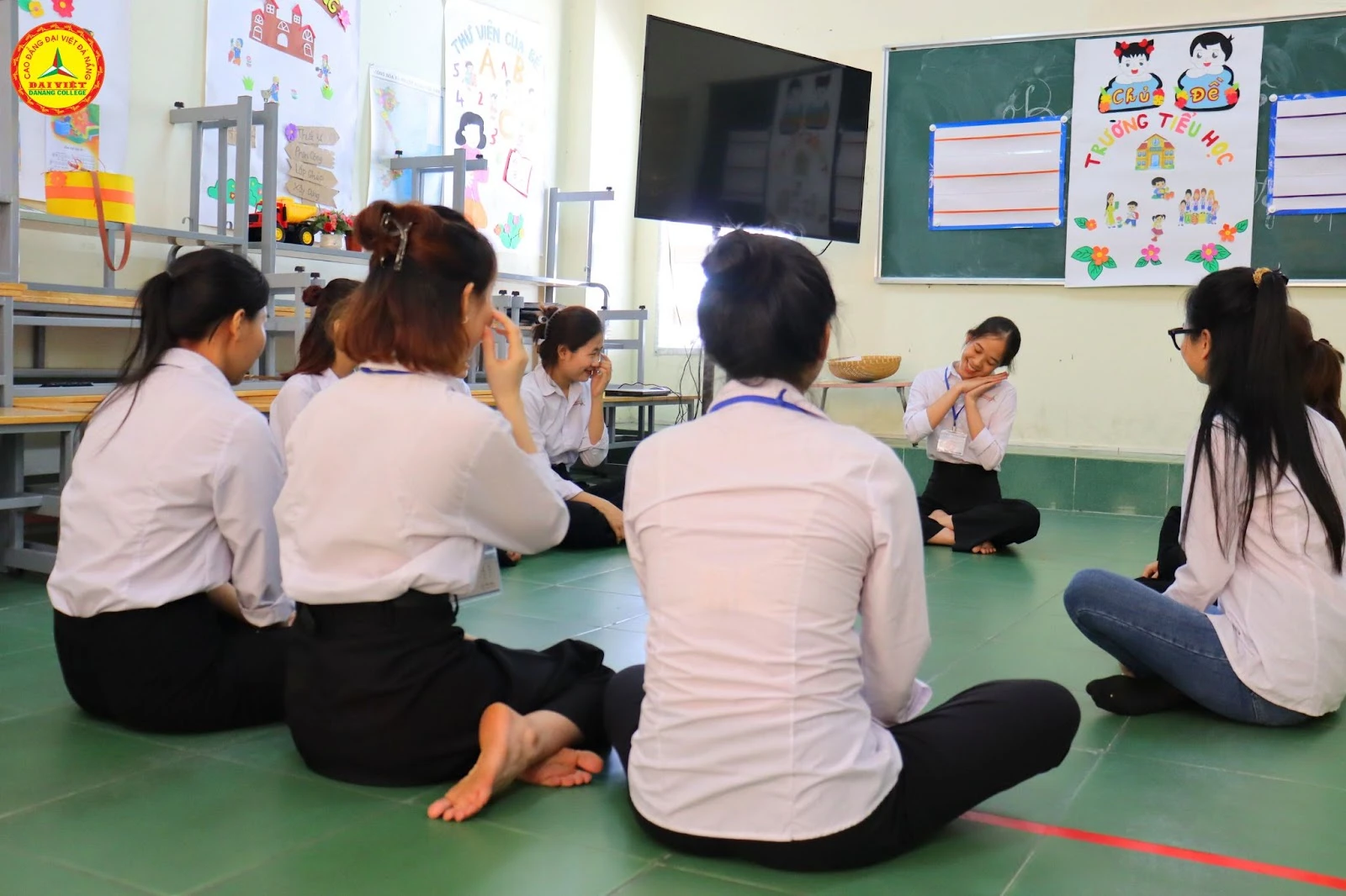 Sinh Viên K21 Ngành Giáo Dục Mầm Non Bảo Vệ Khóa Luận Tốt Nghiệp