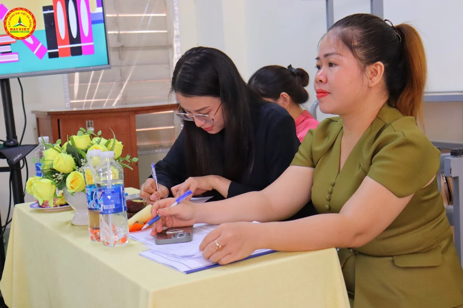 Sinh Viên K21 Ngành Giáo Dục Mầm Non Bảo Vệ Khóa Luận Tốt Nghiệp