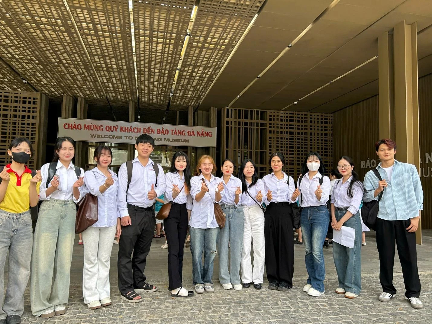Sinh Viên Khoa Ngoại Ngữ Tham Quan Bảo Tàng Đà Nẵng