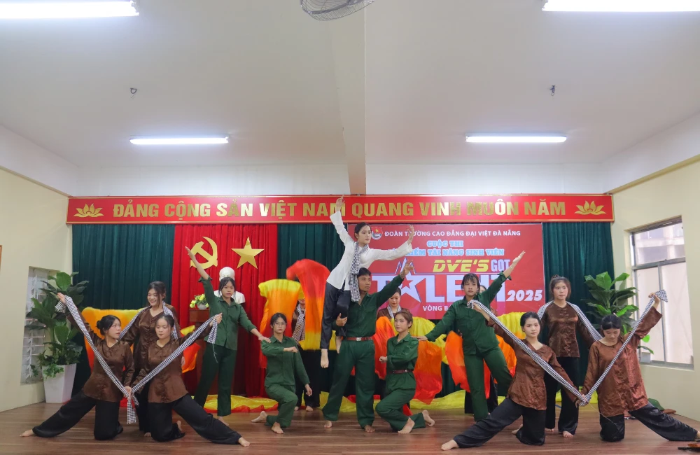 SINH VIÊN MẦM NON – KHÔNG CHỈ BIẾT CHĂM TRẺ