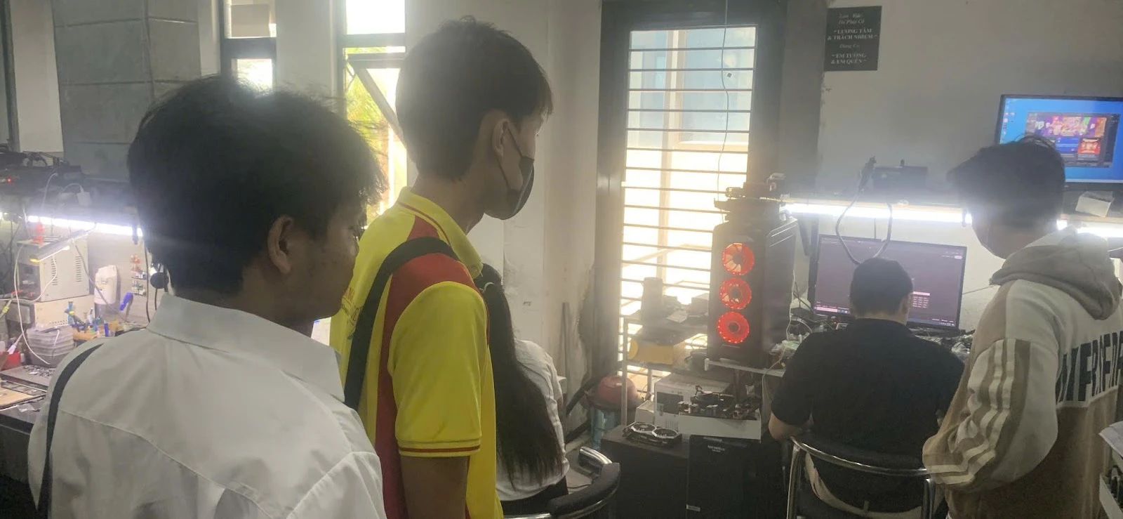 Sinh Viên Tin Học Ứng Dụng Tham Gia Thực Tế Tại Doanh Nghiệp