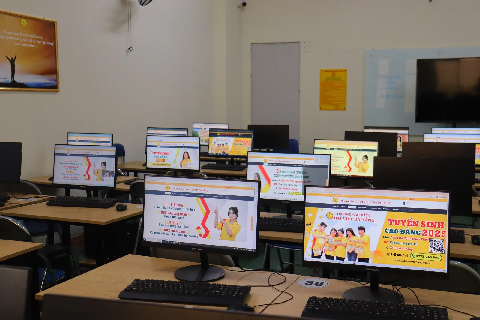 TẠI SAO BẠN NÊN CHỌN HỌC NGÀNH TIN HỌC ỨNG DỤNG TẠI CAO ĐẲNG ĐẠI VIỆT ĐÀ NẴNG?