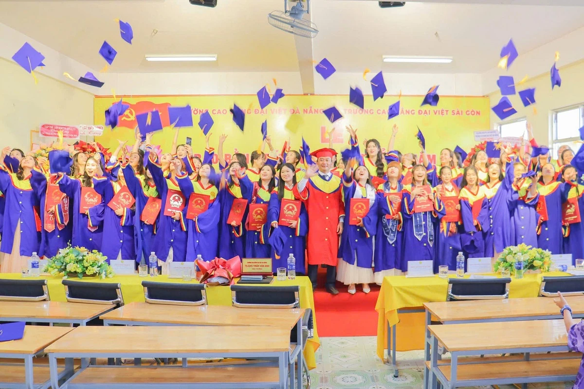 THÁNG CỦA MÙA LỄ TỐT NGHIỆP - DẤU MỐC TRƯỞNG THÀNH CỦA SINH VIÊN KHOA DU LỊCH