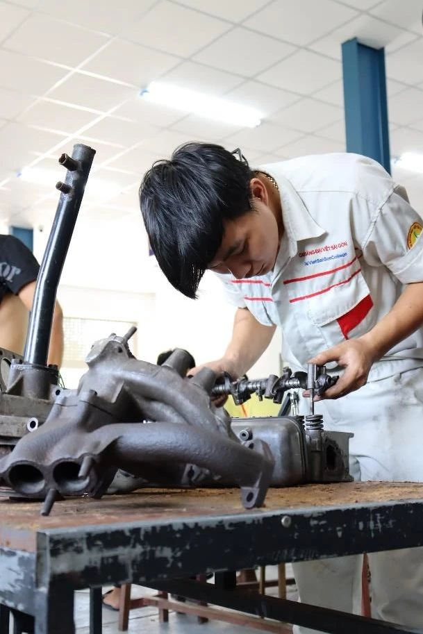 Trải Nghiệm Thực Tế Đầy Hứng Khởi Của Sinh Viên Ngành Công Nghệ Ô Tô