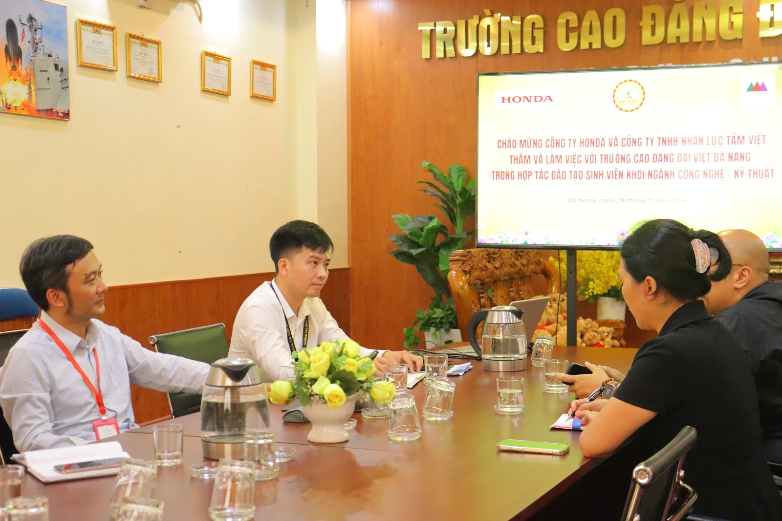 TRƯỜNG CAO ĐẲNG ĐẠI VIỆT ĐÀ NẴNG ĐÓN TIẾP HONDA VÀ CÔNG TY TNHH NHÂN LỰC TÂM VIỆT