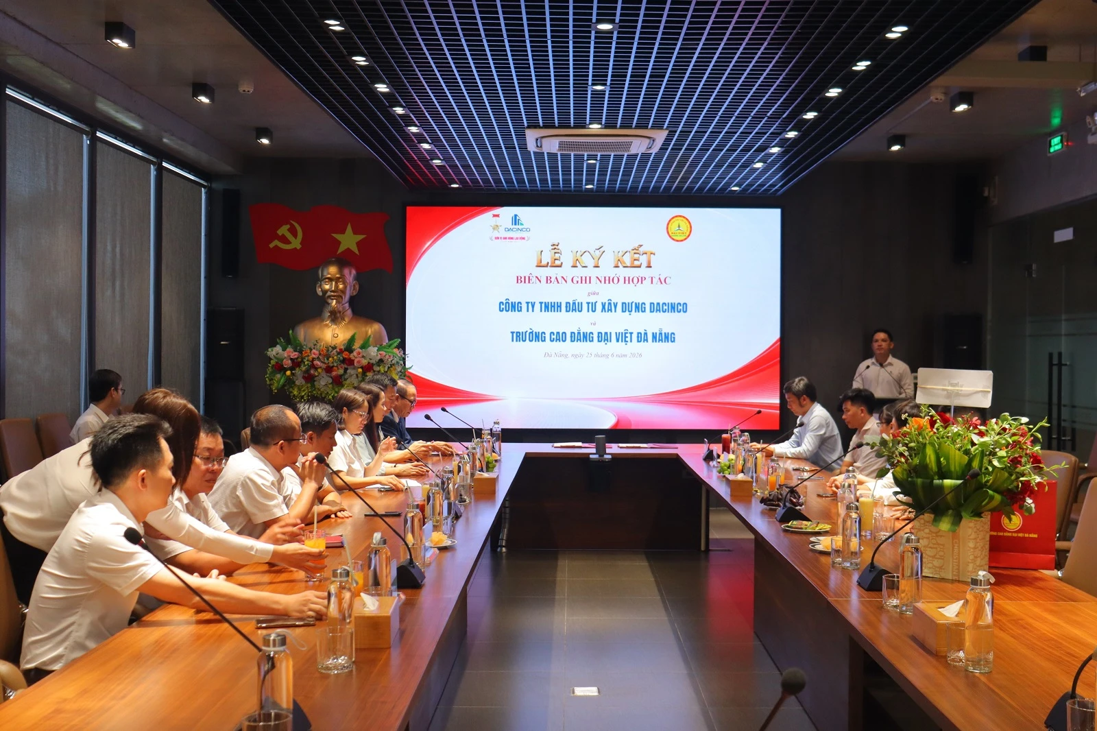 TRƯỜNG CAO ĐẲNG ĐẠI VIỆT ĐÀ NẴNG KÝ KẾT HỢP TÁC VỚI DACINCO: MỞ RỘNG CƠ HỘI HỌC TẬP, THỰC TẬP VÀ VIỆC LÀM CHO SINH VIÊN