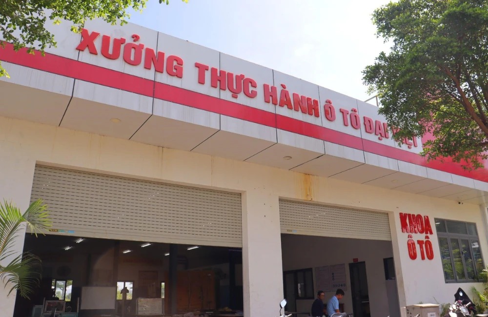 Từ Giảng Đường Đến Garage Hiện Đại: Hành Trình Trọn Vẹn Của Sinh Viên Ngành Công Nghệ Ô Tô