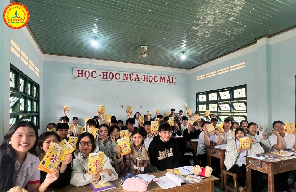 Giới Thiệu Trung Tâm Ngoại Ngữ - Tin Học Trường Cao Đẳng Đại Việt Đà Nẵng