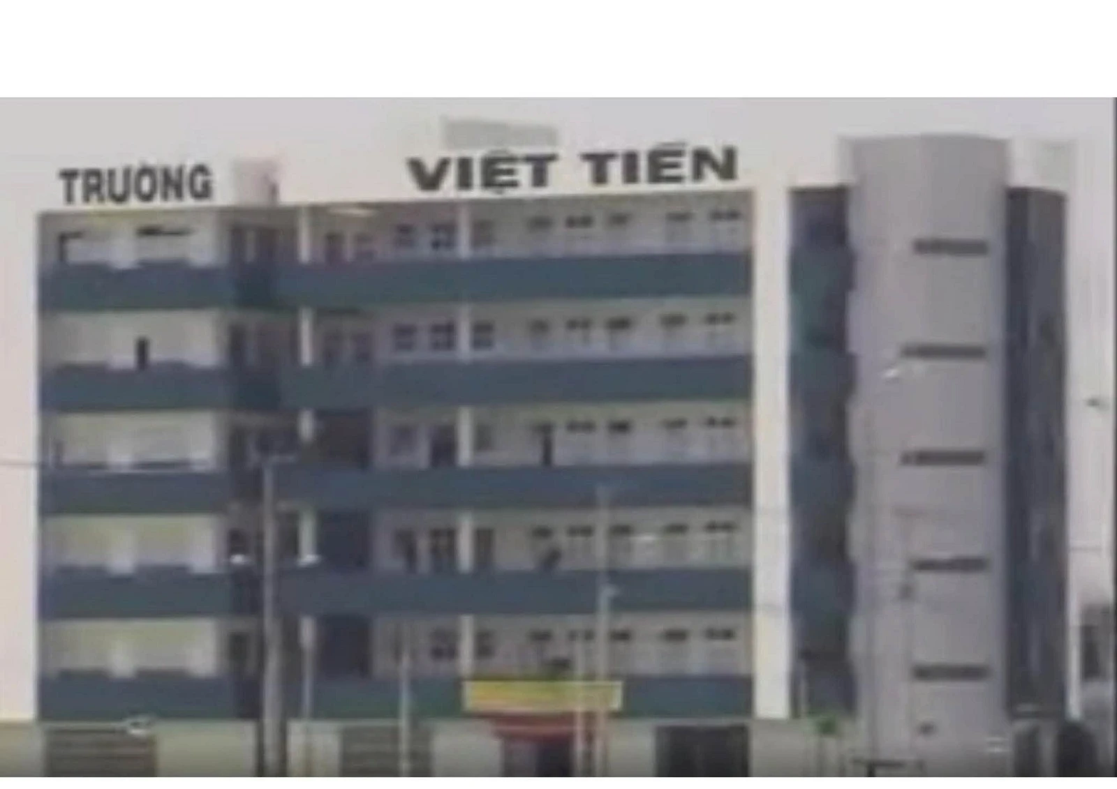 TRUNG TÂM NGOẠI NGỮ - TIN HỌC: BỆ PHÓNG HỘI NHẬP VÀ CHÌA KHÓA THÀNH CÔNG
