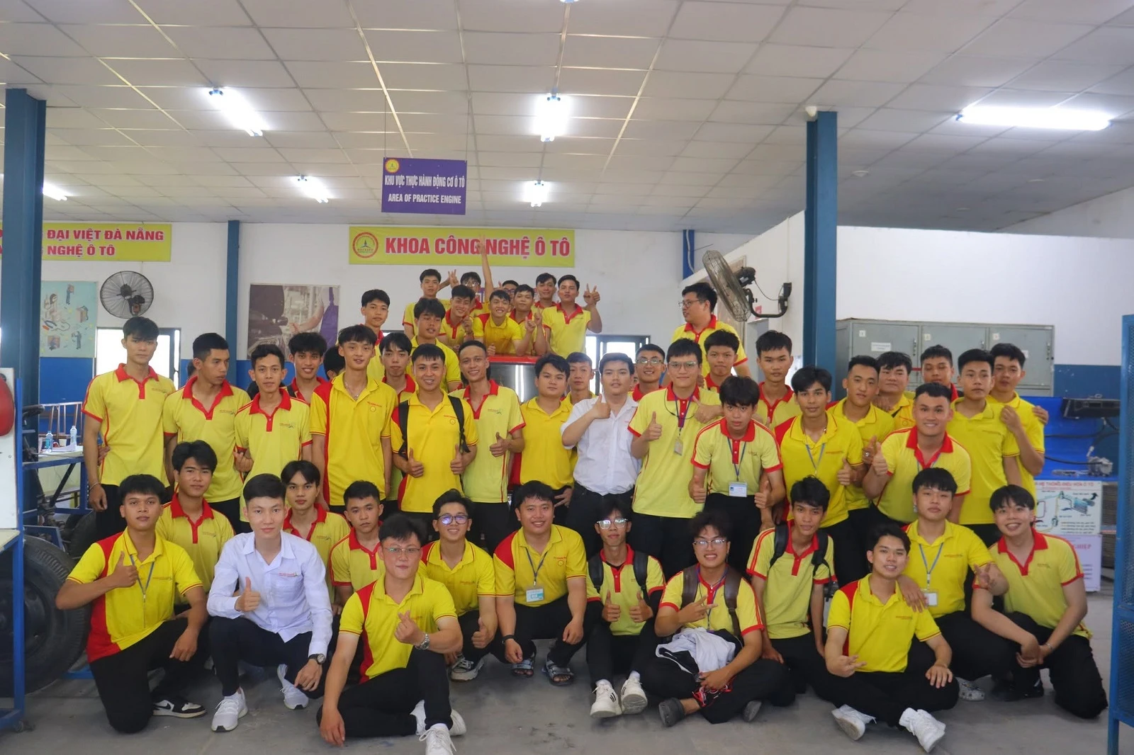 TRUNG TÂM NGOẠI NGỮ - TIN HỌC: BỆ PHÓNG HỘI NHẬP VÀ CHÌA KHÓA THÀNH CÔNG
